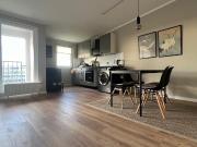 Charmante Eigentumswohnung mit Balkon in saniertem Altbau Charmante Eigentumswohnung mit Balkon in saniertem Altbau