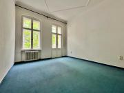 Charmante große Altbauwohnung mit zwei Balkonen