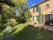 Charmante maison en pierre avec jardin et piscine