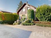 Charmante maison offrant un bel espace extérieur et une...