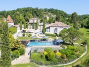 Charmante propriété en pierres en sortie d'un hameau...