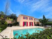 Charmante propriété profitant d'une vue panoramique...