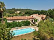 Charmante villa au cœur d'un jardin paysagé