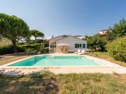 Charmante villa avec jardin arboré et piscine au calme absol