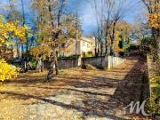 Charmante villa avec un magnifique terrain et un grand...