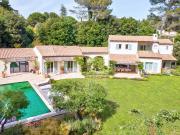 Charmante Villa Située Dans Un Écrin De Verdure 300m²...