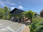Charmanter Bungalow mit Wohlfühlgarten und Pool I...