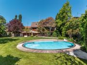 Charmantes Bauernhaus in einer grünen Umgebung