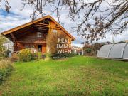 Charmantes Eigenheim mit Pool und stilvollen Details Charmantes Eigenheim mit Pool und stilvollen Details