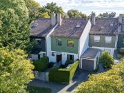 Charmantes Reihenmittelhaus mit Entwicklungspotenzial in... Charmantes Reihenmittelhaus mit Entwicklungspotenzial in...