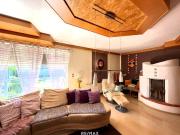 Charmantes Zweifamilienhaus mit idyllischem Naturpool