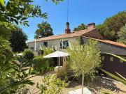 Charme et authenticité pour cette propriété en pierre...