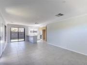 Cozy 1/718 Keene Street, EAST ALBURY Townhouse for rent...