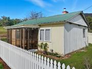 Charming 1920s Cottage in the Heart of Huonville Charming 1920s Cottage in the Heart of Huonville