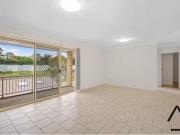 Nice 19/4 Riverpark Drive, Liverpool Apartment for rent...