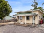 Charming 1 Bedroom Cottage A Quiet Retreat Just 10...