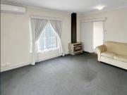 CHARMING 1 BEDROOM UNIT IN TRARALGON