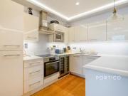 Cheap 2 BA 3 bedroom flat for rent in Farringdon Road, EC1M