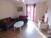 Nice 2 BA 3 bedroom flat for rent in Methuen Road,...