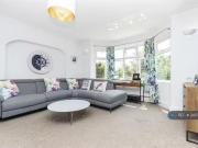 For Rent! 2 BA 3 bedroom maisonette for rent in Queens...