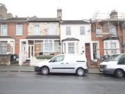 Deal! 2 BA 5 bedroom house for rent in Luton Road,...