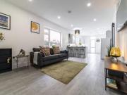 Deal! 2 BA 5 bedroom terraced house for rent in...