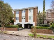 Charming 2 Bed Apartment in Heart of St Kilda Stylish &...