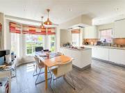 Deal! 2 bedroom apartment for rent in Newmarket Court,...