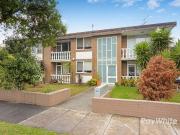 Charming 2 Bedroom Apartment in Prime Glen Huntly Location