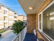 Charming 2 Bedroom Apartment in the Heart of Summer Hill