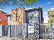 Charming 2 Bedroom Apartment on Barkly Street: A St...
