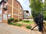 charming 2 bedroom apartment on the.