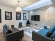 Charming 2 bedroom duplex for rent in Queensway House,...
