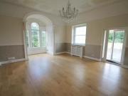 Charming 2 bedroom flat for rent in Stoke Cliff House,...