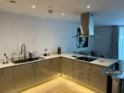 Deal! 2 bedroom maisonette for rent in Station Square,...