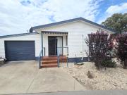 Charming 2 Bedroom Unit in the Desirable Murray Haven...