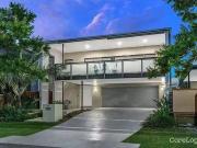 Cozy 32 Waterline Crescent, Bulimba, QLD 4171