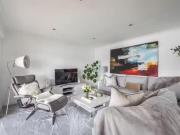 Cheap 3 bedroom apartment for rent in Lake Avenue,...