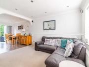 Just in! 3 bedroom end of terrace house for rent in...