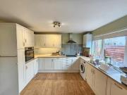 Deal! 3 bedroom end of terrace house for rent in Bramley...