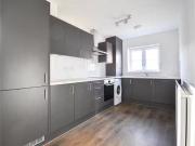 Deal! 3 bedroom end of terrace house for rent in...