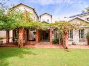 charming 3 bedroom entertainer’s hom.