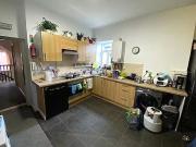 Unique 3 bedroom flat for rent in Penarth Road, Cardiff...