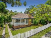 Charming 3 Bedroom Home in Prime Hawthorne Location...