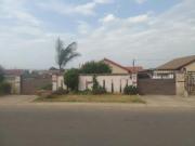 charming 3 bedroom home in roodekop.