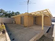 Charming 3 Bedroom Home Perfectly Located!