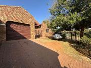Charming 3 Bedroom House close to Garsfontein Schools