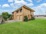 Cheap 3 BR 4 Wentworth Parade, Golden Beach, QLD 4551