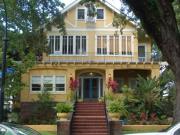 Charming 3rd Floor 1 Bedroom Apartment