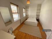 Nice 4 BA 1 bedroom house share for rent in Winchcombe...